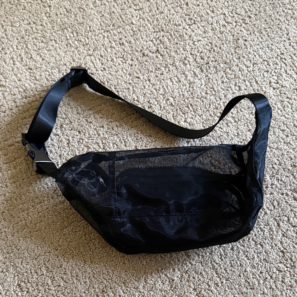 ALO Yoga Black Mini Belt Bag - Picture 2 of 2